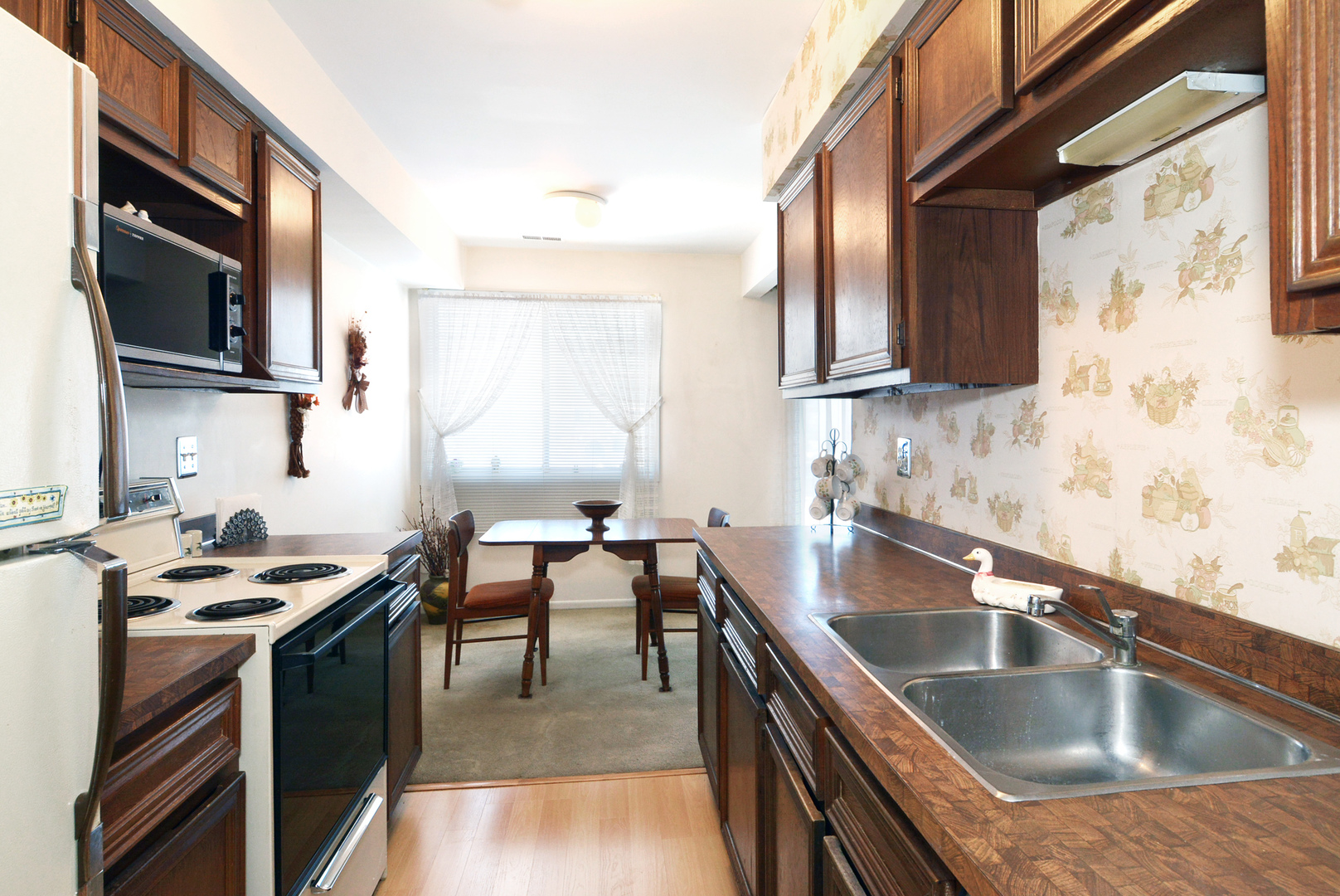 625 West Huntington Commons Road, Unit 205 Mount Prospect, IL 60056 - Photo 13 of 28 Gallery Image 13