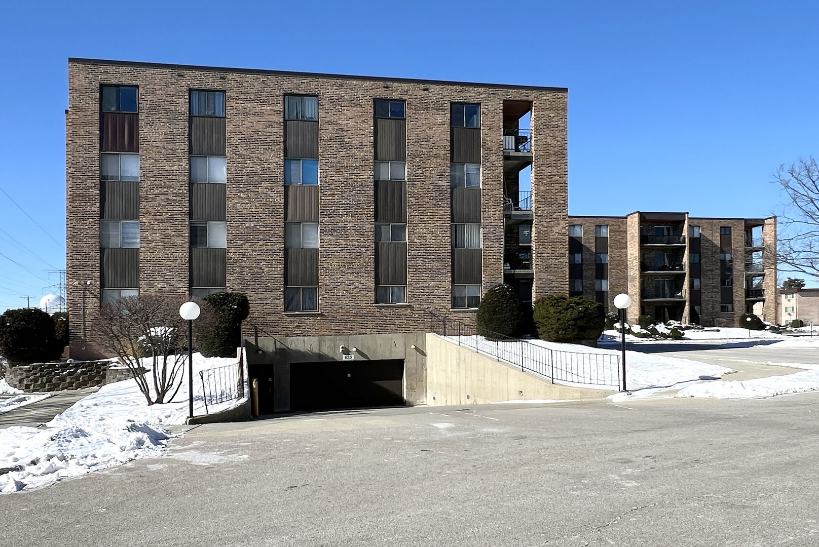 625 West Huntington Commons Road, Unit 205 Mount Prospect, IL 60056 - Photo 26 of 28 Gallery Image 26
