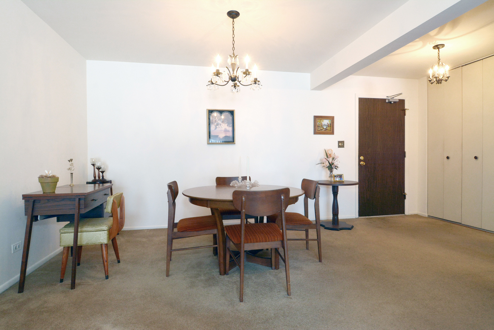 625 West Huntington Commons Road, Unit 205 Mount Prospect, IL 60056 - Photo 7 of 28 Gallery Image 7