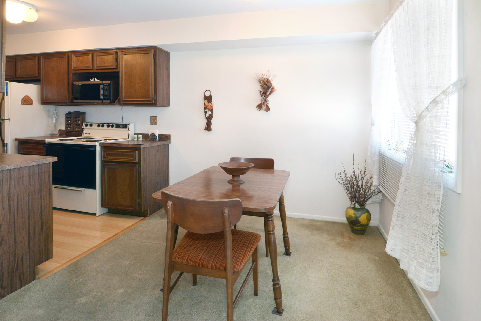 625 West Huntington Commons Road, Unit 205 Mount Prospect, IL 60056 - Photo 8 of 28 Gallery Image 8