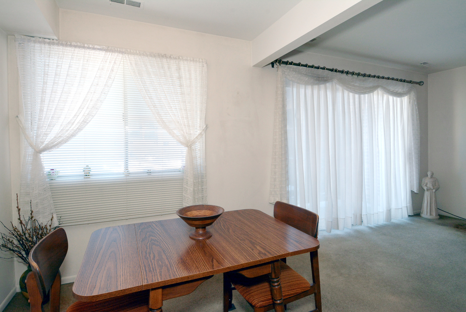 625 West Huntington Commons Road, Unit 205 Mount Prospect, IL 60056 - Photo 9 of 28 Gallery Image 9