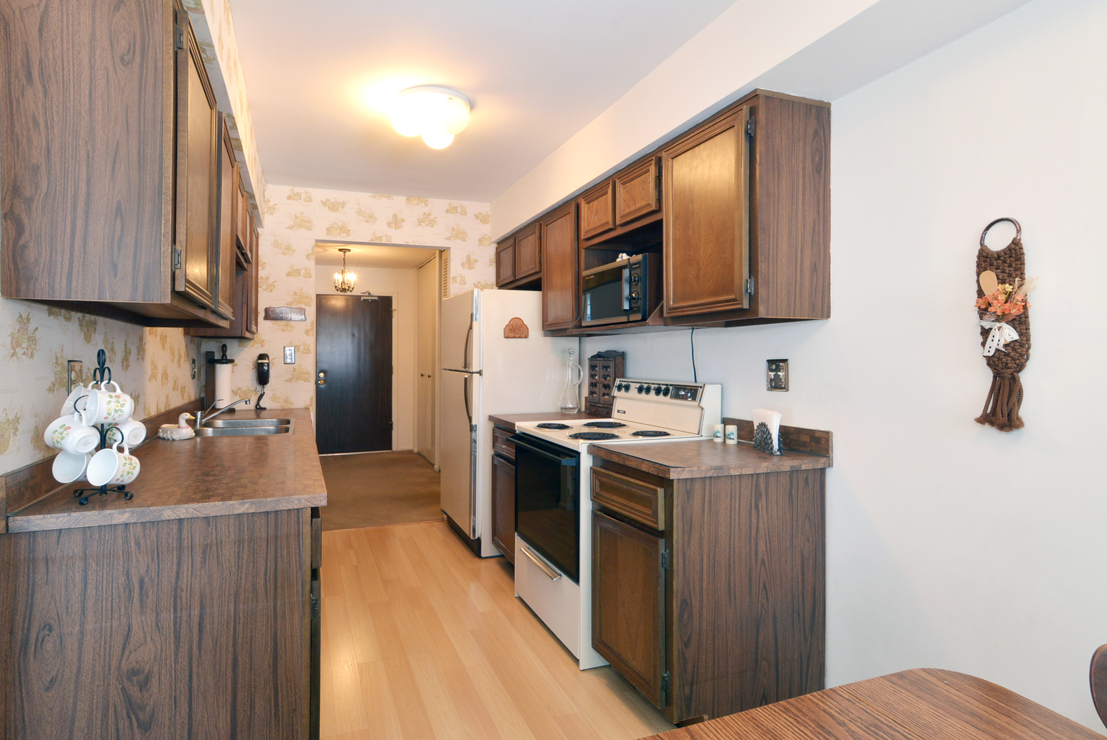 625 West Huntington Commons Road, Unit 205 Mount Prospect, IL 60056 - Photo 10 of 28 Gallery Image 10