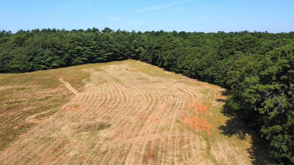 10 Over Jordan Road Wareham, MA 02571 - Photo 3 of 10 a view of a backyard of the house