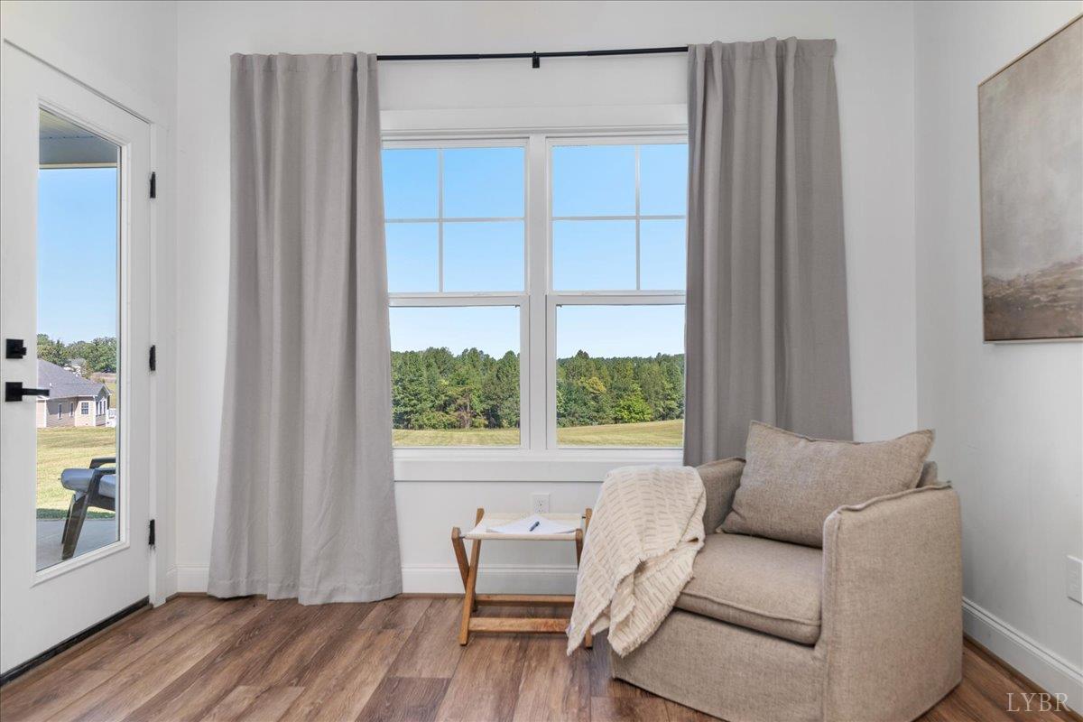 1393 Stonewall Road Concord, VA 24538 - Photo 22 of 85 a living room with furniture and a window