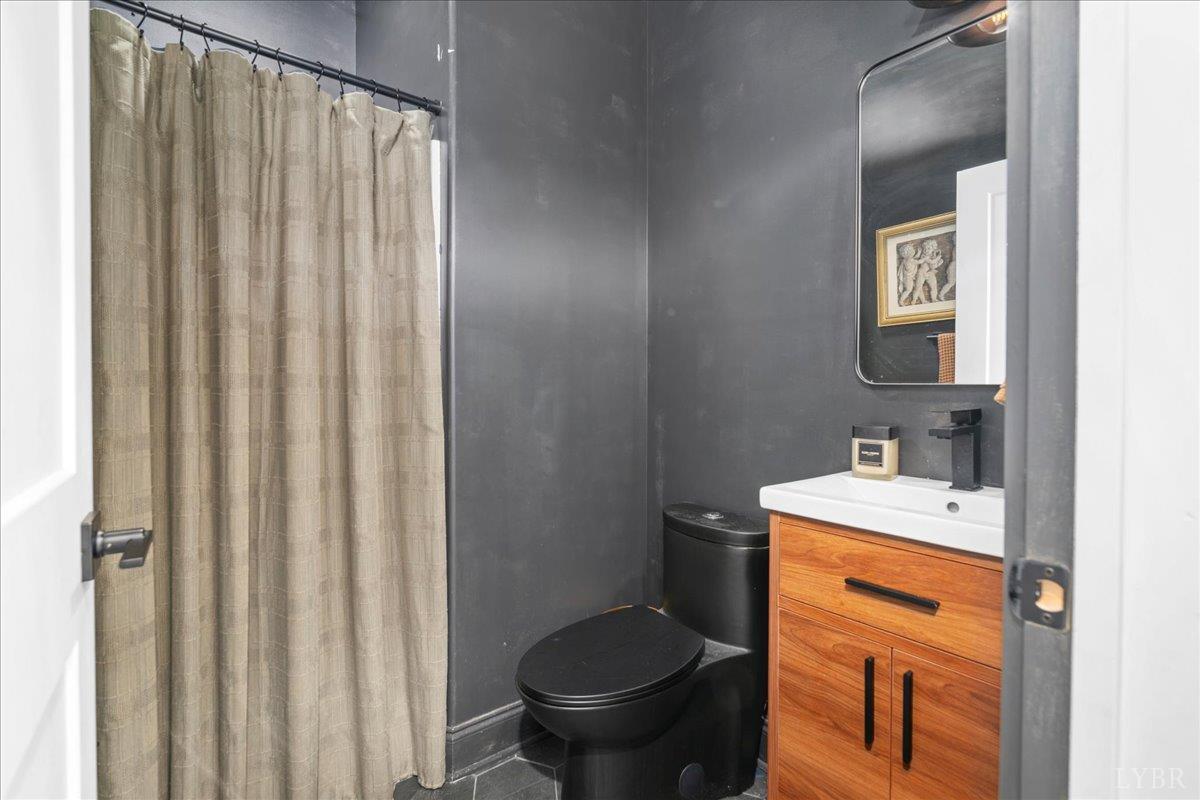 1393 Stonewall Road Concord, VA 24538 - Photo 29 of 85 a bathroom with a toilet a sink and a mirror
