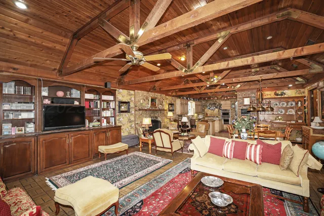 $1,295,000 | 7216 Versailles Drive, Amarillo, TX 79121