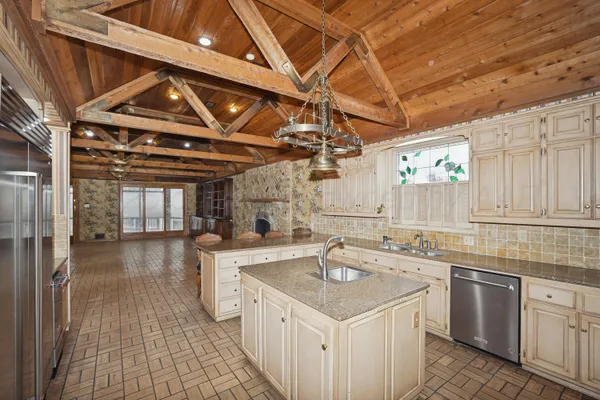 $1,295,000 | 7216 Versailles Drive, Amarillo, TX 79121