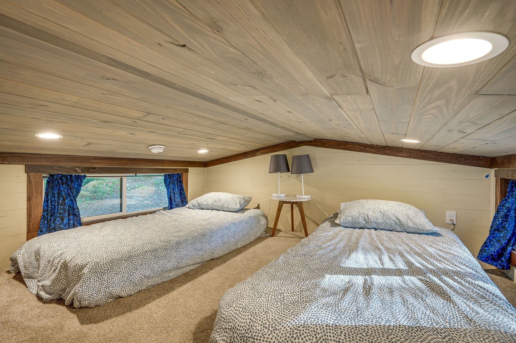 30 Oakleaf Trail Tracy City, TN 37387 - Photo 25 of 50 a bedroom with a bed and a large window
