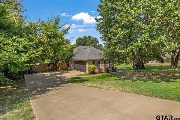 $385,000 | 19577 Dove Ridge Lane, Lindale, TX 75771