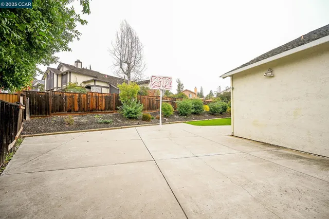 a view of a back yard of the house