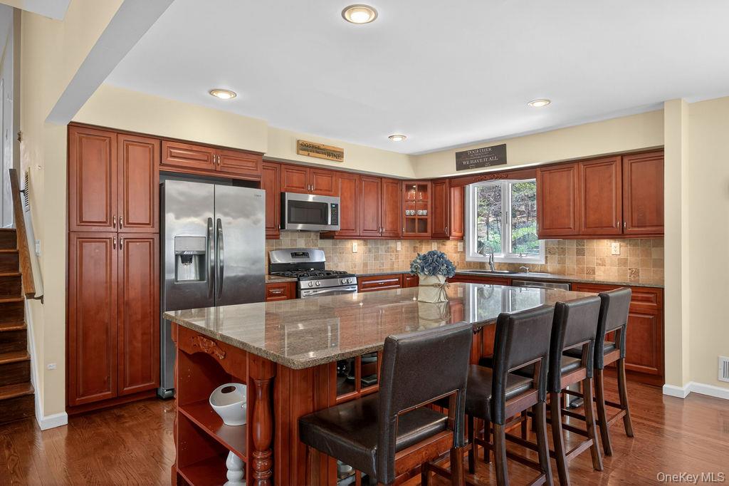 461 Stratton Road New Rochelle, NY 10804 - Photo 11 of 49