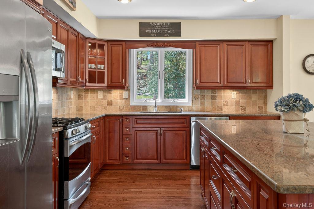461 Stratton Road New Rochelle, NY 10804 - Photo 12 of 49
