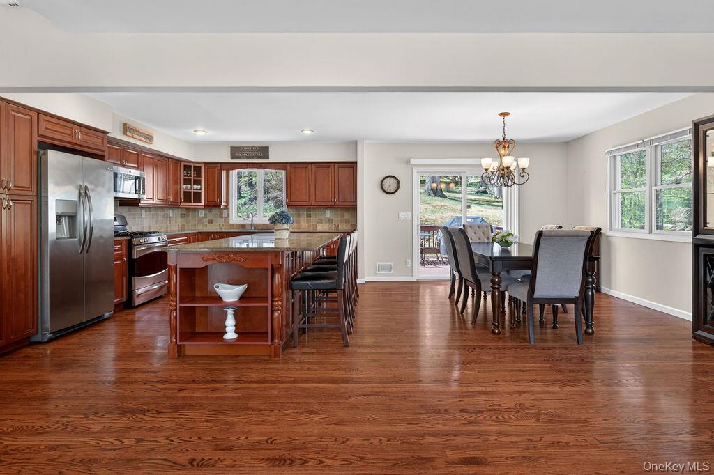 461 Stratton Road New Rochelle, NY 10804 - Photo 13 of 49