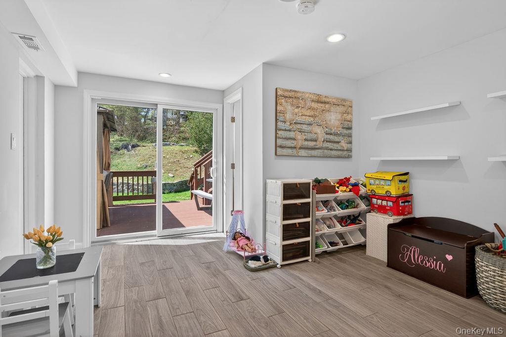 461 Stratton Road New Rochelle, NY 10804 - Photo 26 of 49