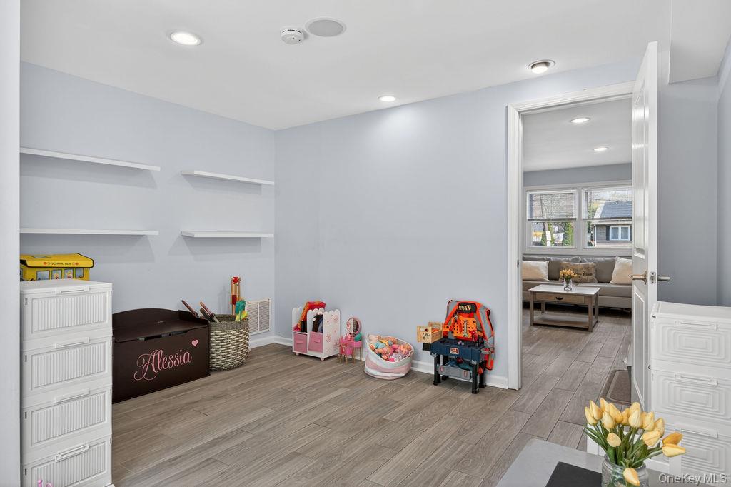 461 Stratton Road New Rochelle, NY 10804 - Photo 27 of 49