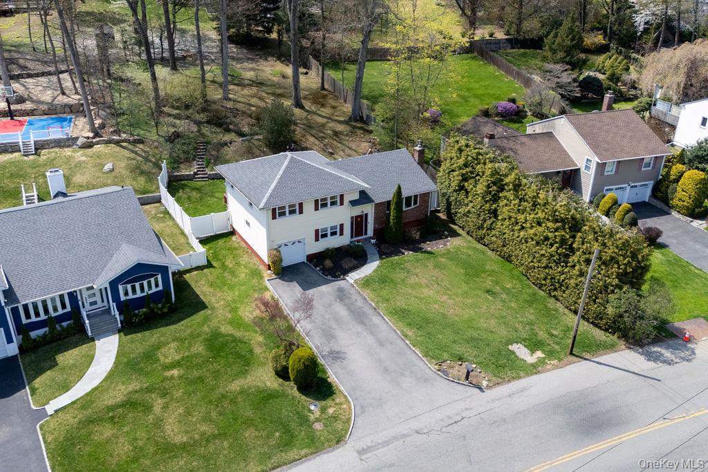 461 Stratton Road New Rochelle, NY 10804 - Photo 4 of 49
