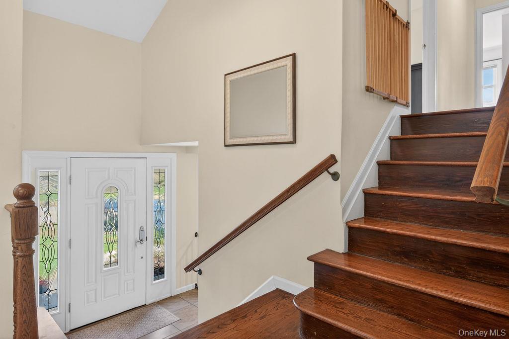 461 Stratton Road New Rochelle, NY 10804 - Photo 6 of 49