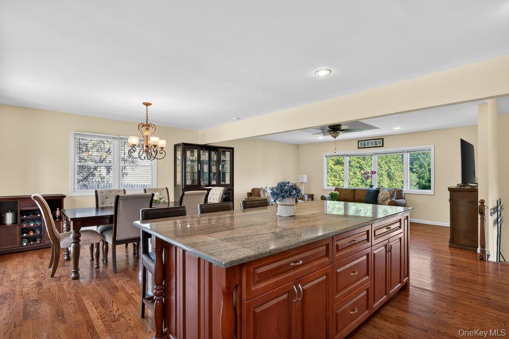 461 Stratton Road New Rochelle, NY 10804 - Photo 9 of 49