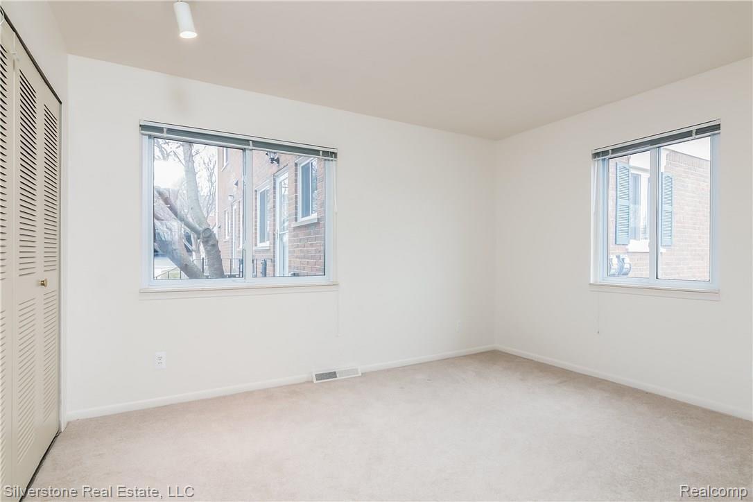 455 Baldwin Avenue Rochester, MI 48307 - Photo 9 of 14 009-2367461-large.jpg