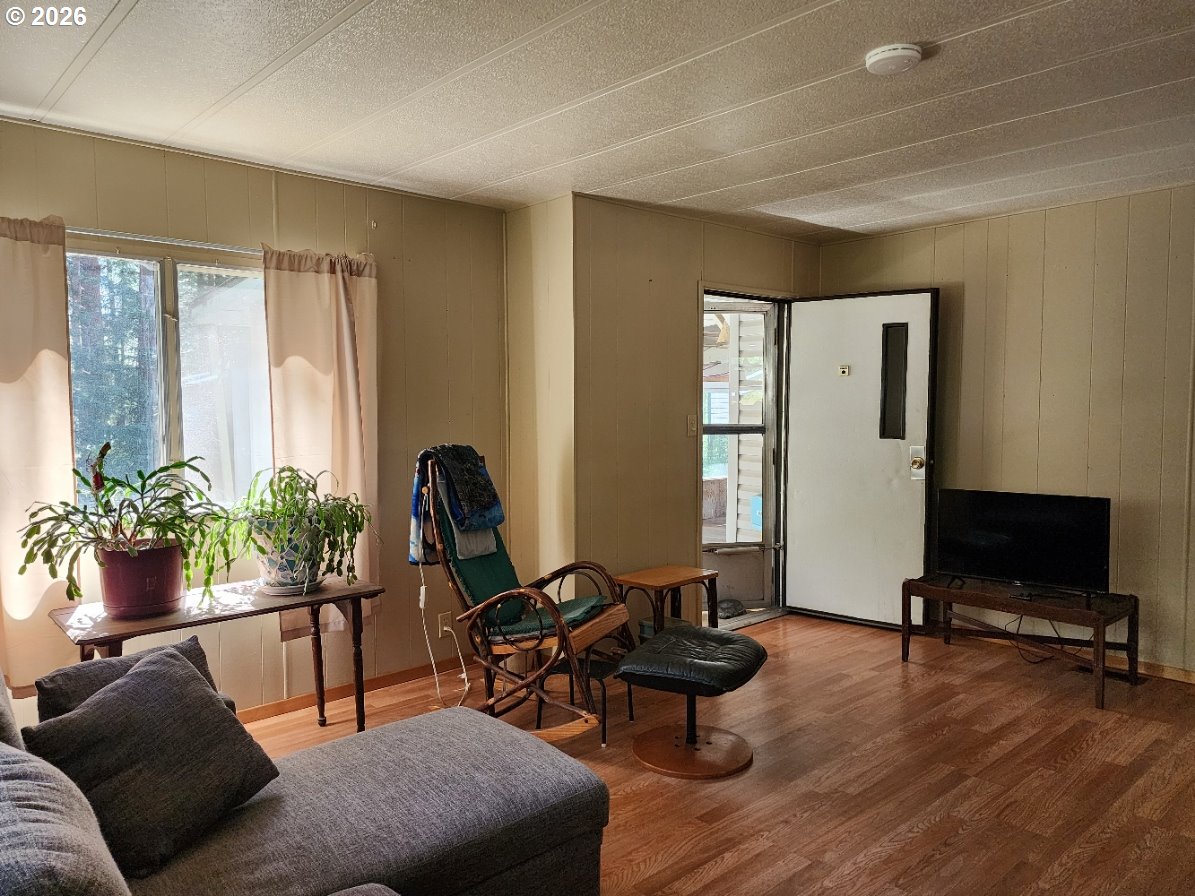 92839 Orchard Road Port Orford, OR 97465 - Photo 12 of 44 Living Room