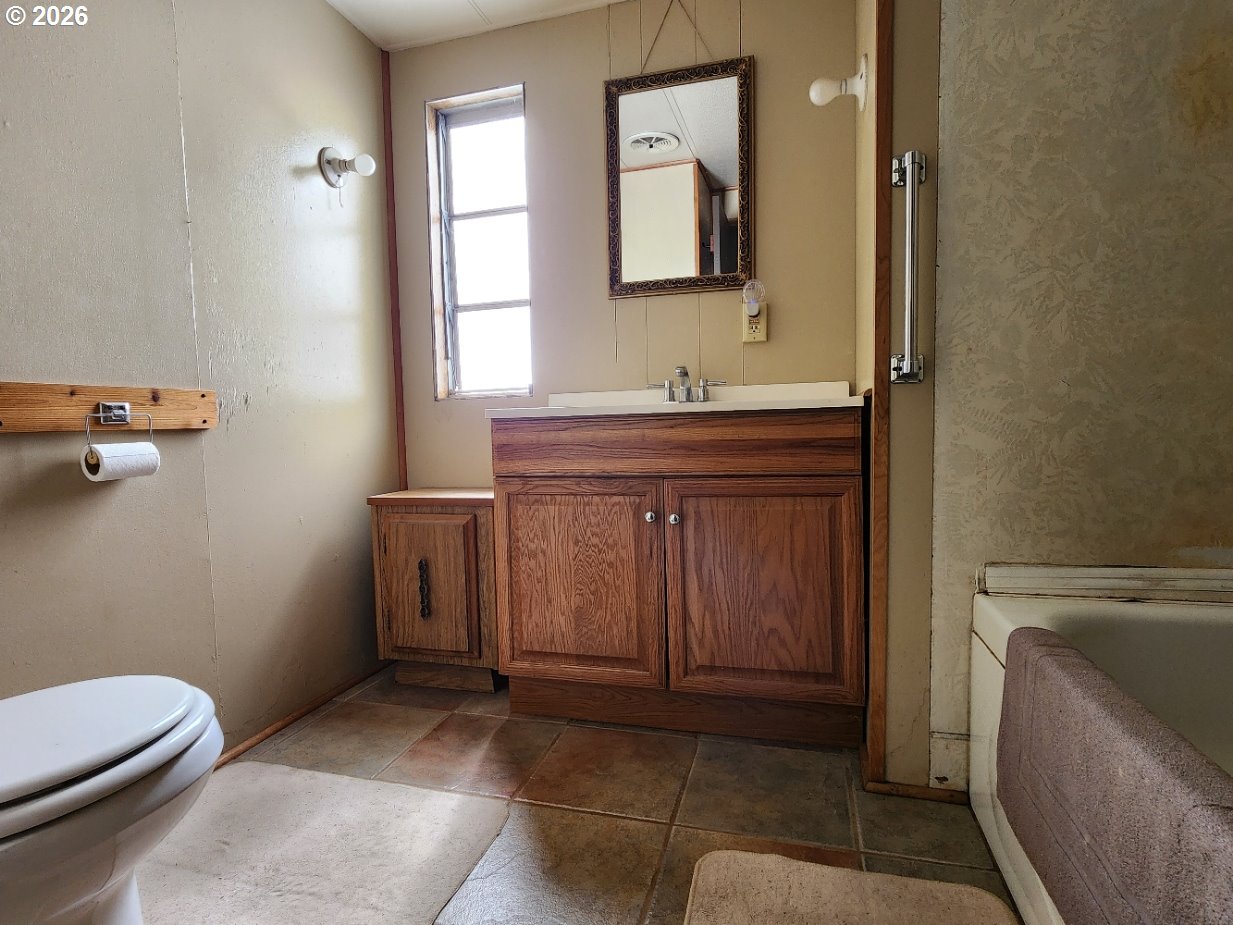 92839 Orchard Road Port Orford, OR 97465 - Photo 21 of 44 Bathroom