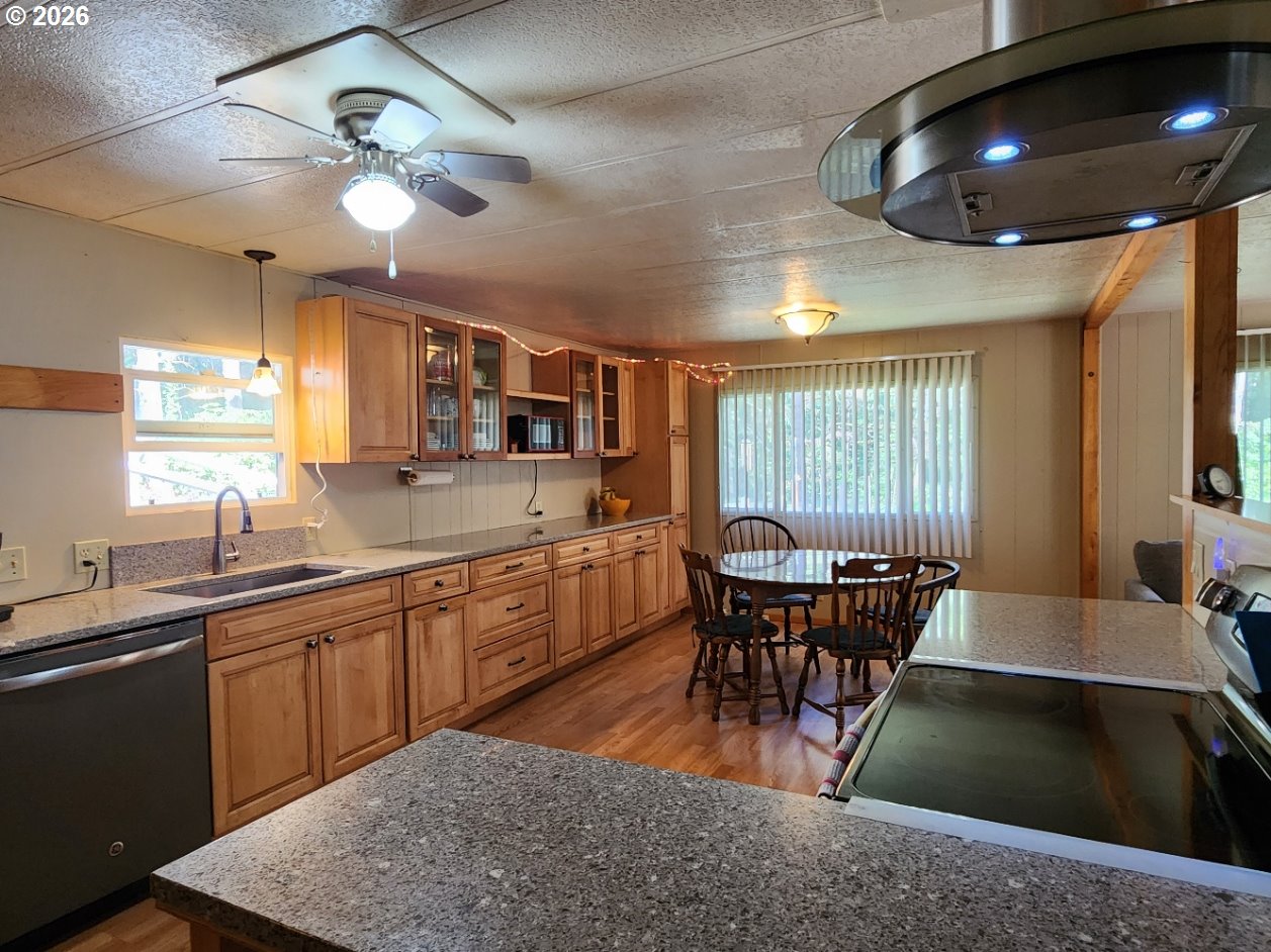 92839 Orchard Road Port Orford, OR 97465 - Photo 8 of 44 Kitchen/Dining Room