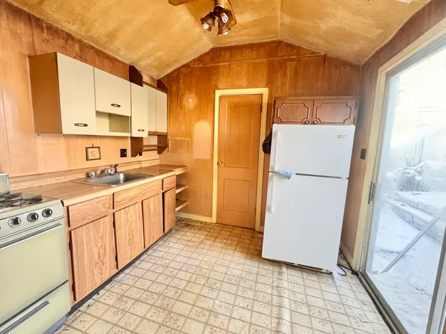 $100,000 | 6 Linden Avenue, Old Orchard Beach, ME 04064