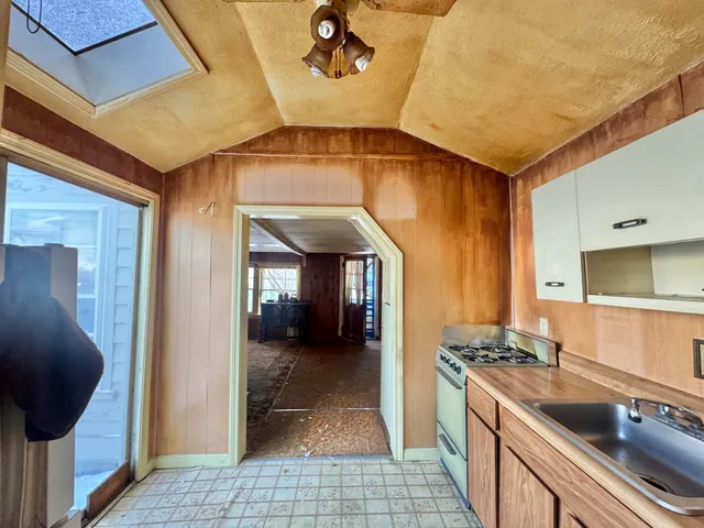 $100,000 | 6 Linden Avenue, Old Orchard Beach, ME 04064