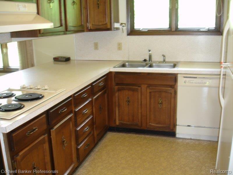 6721 Inkster Road Bloomfield Hills, MI 48301 - Photo 6 of 24 Kitchen