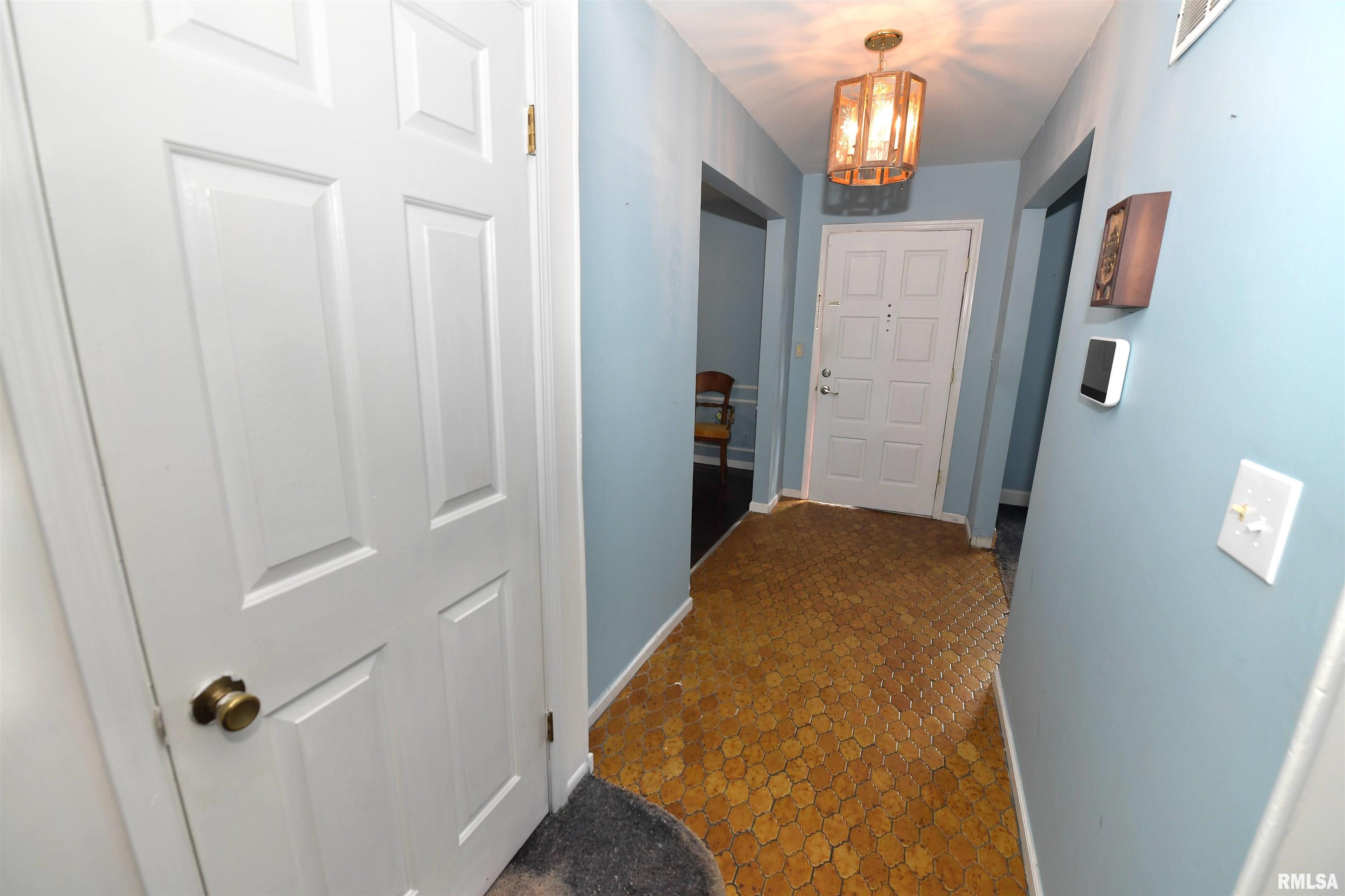 5617 North Sheridan Road Peoria, IL 61614 - Photo 4 of 62 Gallery Image 4