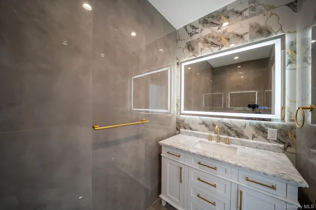 $1,899,000 | 957 Dana Avenue, Valley Stream, NY 11580