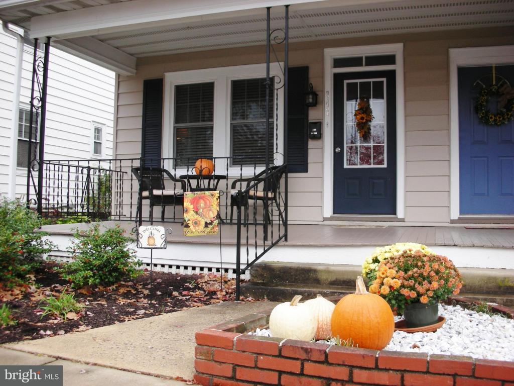 347 Front Street Lititz, PA 17543 - Photo 2 of 38