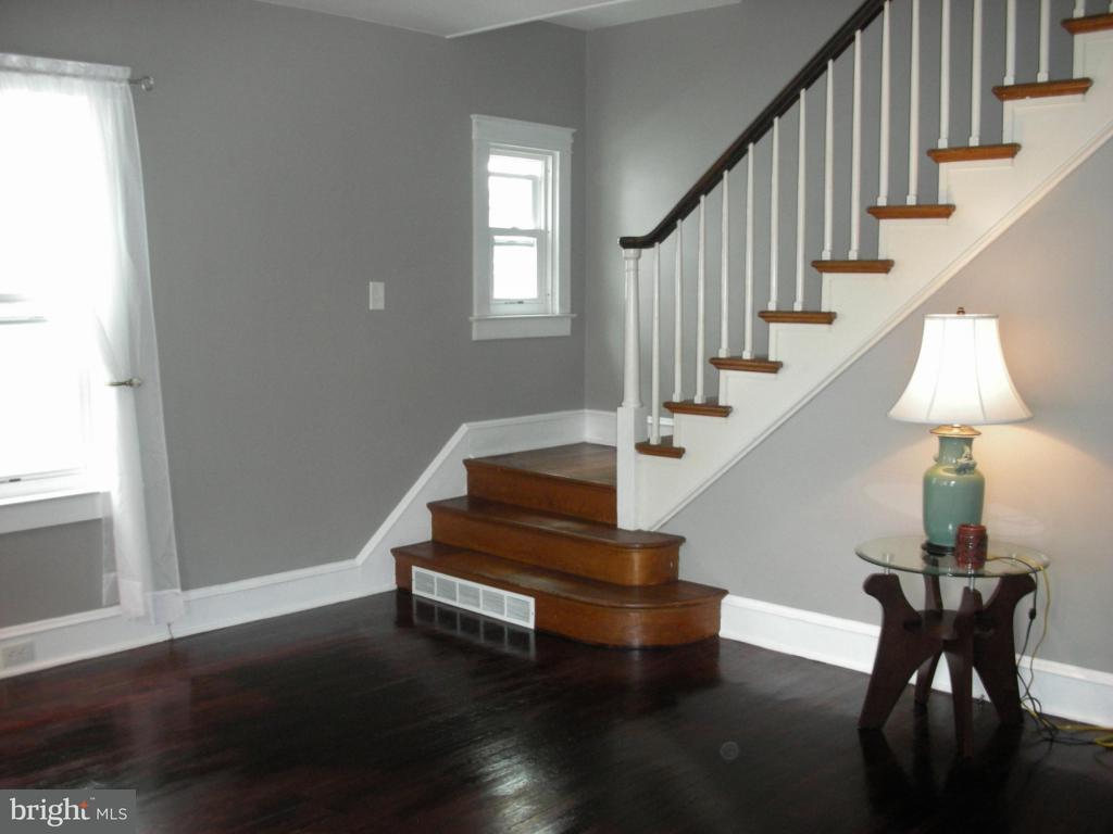 347 Front Street Lititz, PA 17543 - Photo 5 of 38