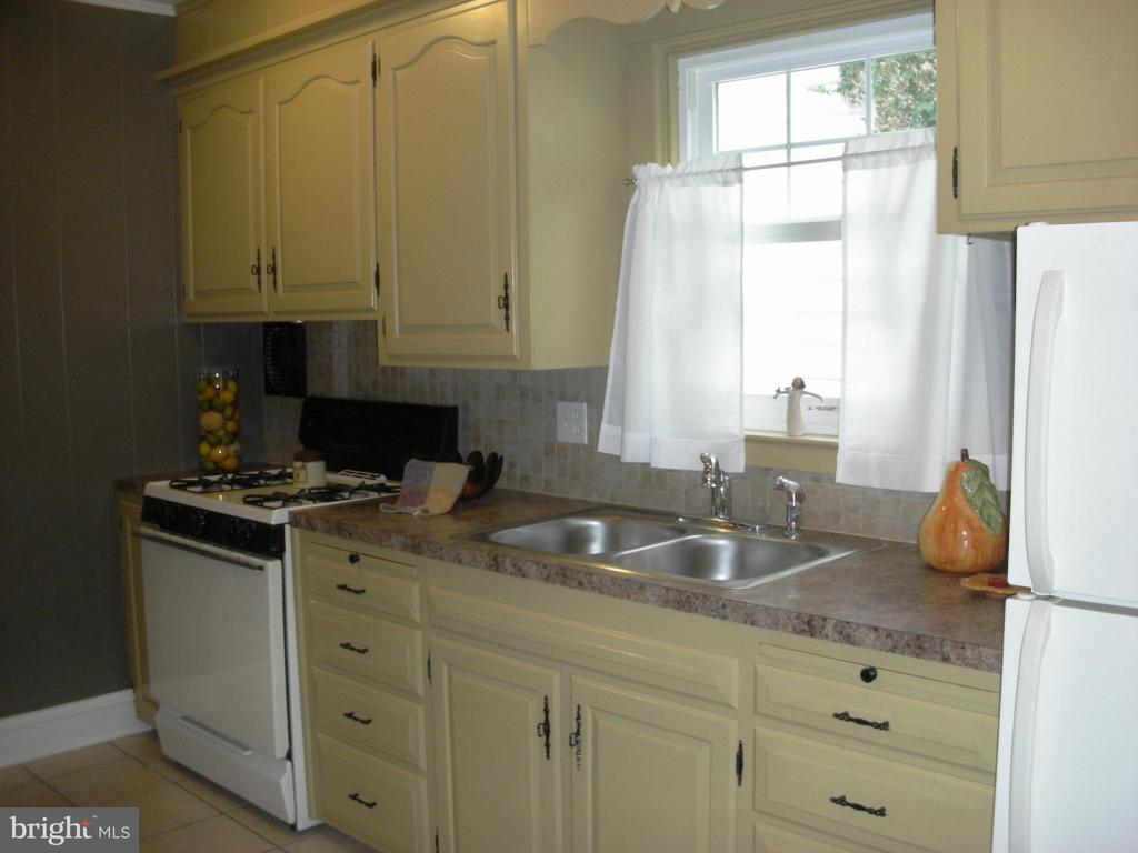 347 Front Street Lititz, PA 17543 - Photo 10 of 38
