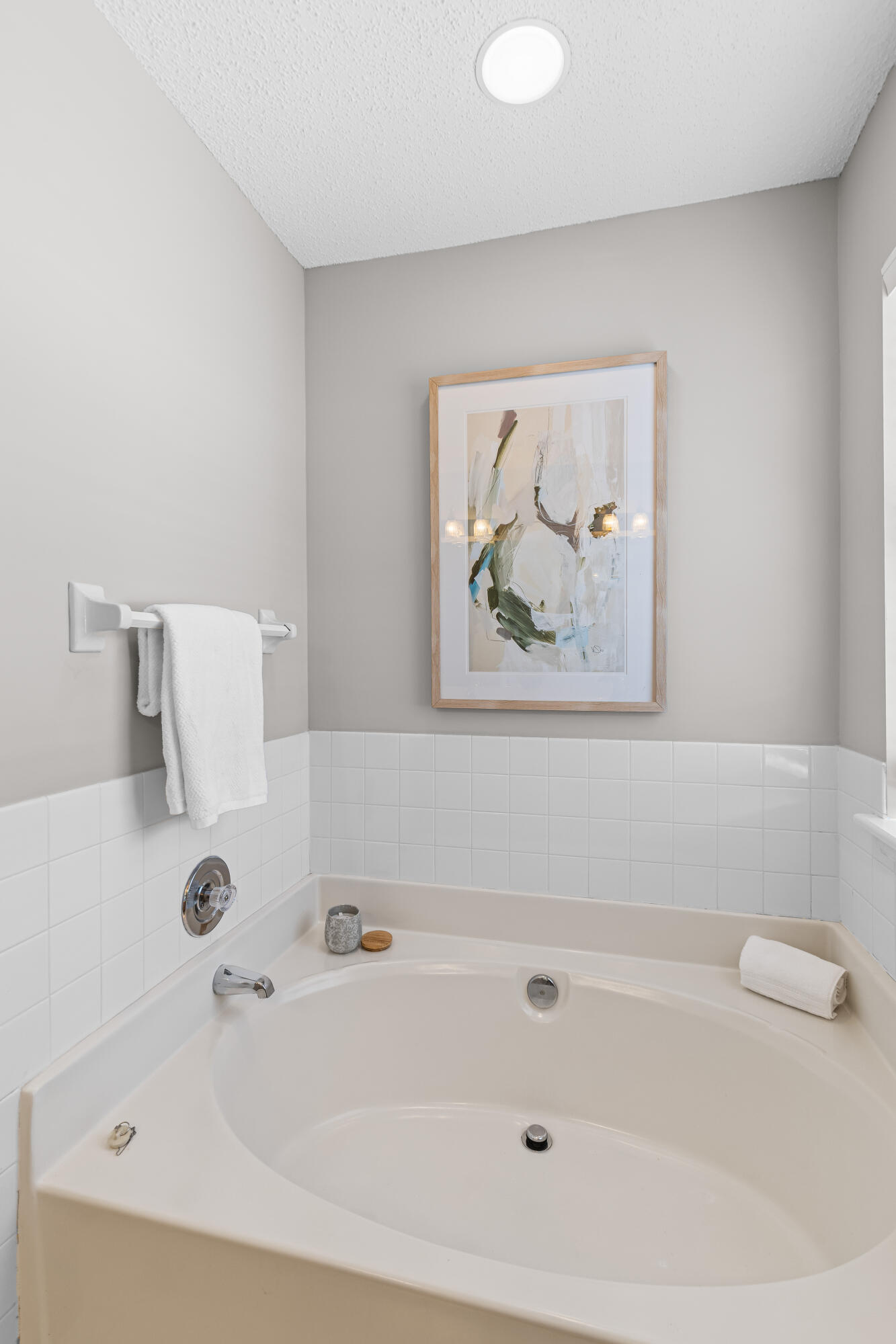 1264 Chatfield Street Mount Pleasant, SC 29464 - Photo 12 of 37 Large Tub in Primary Bathroom