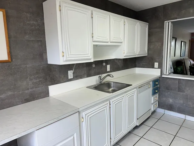 $149,000 | 13749 Flora Place, Unit B, Delray Beach, FL 33484
