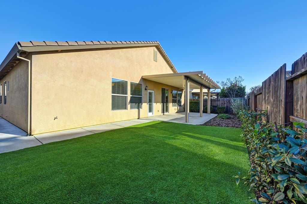 1964 Hartsfield Way Lincoln, CA 95648 - Photo 36 of 37 a view of a house with backyard and a garden