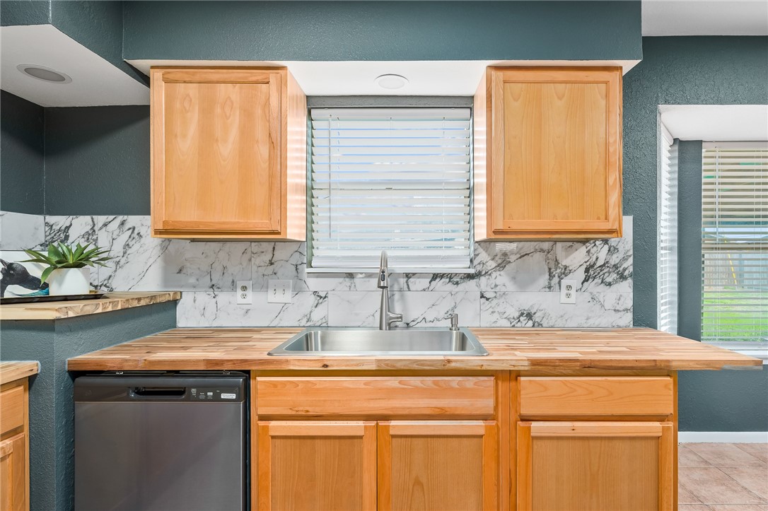 10506 Hemlock Road Corpus Christi, TX 78410 - Photo 13 of 31