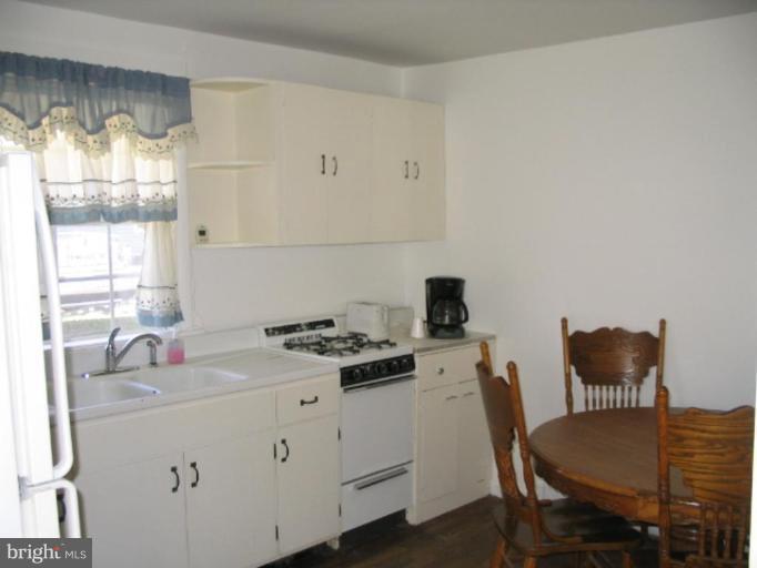 45949 Clarks Road California, MD 20619 - Photo 4 of 9 Kitchen