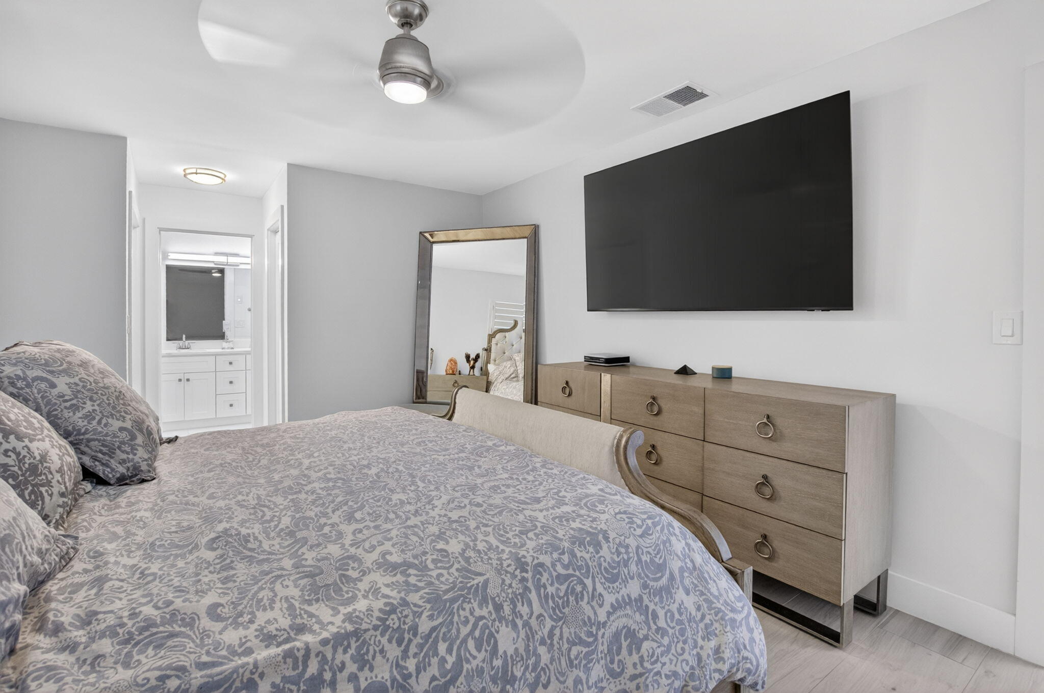 658 Northwest 7th Avenue Boca Raton, FL 33486 - Photo 21 of 37 Primary Bedroom
