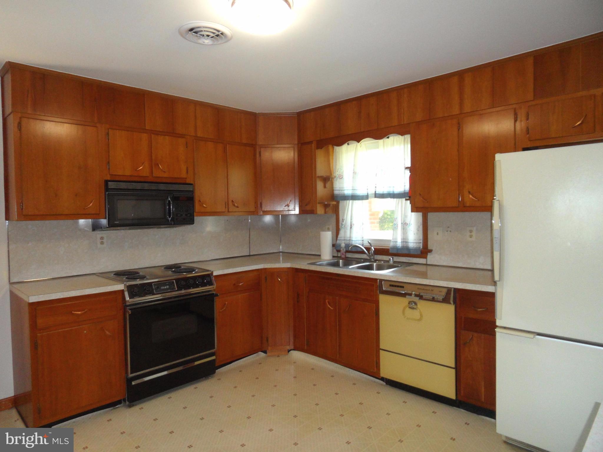 5976 Grove Hill Road Frederick, MD 21703 - Photo 6 of 15 Kitchen with lots of cabinets