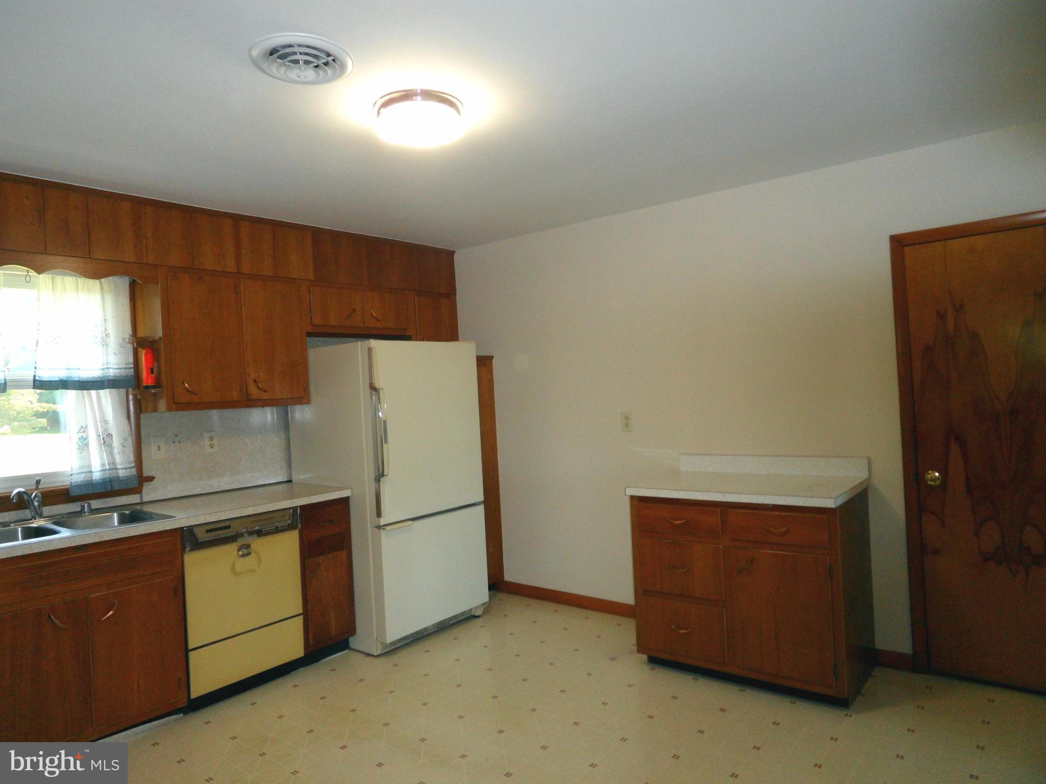 5976 Grove Hill Road Frederick, MD 21703 - Photo 7 of 15 Large country kitchen