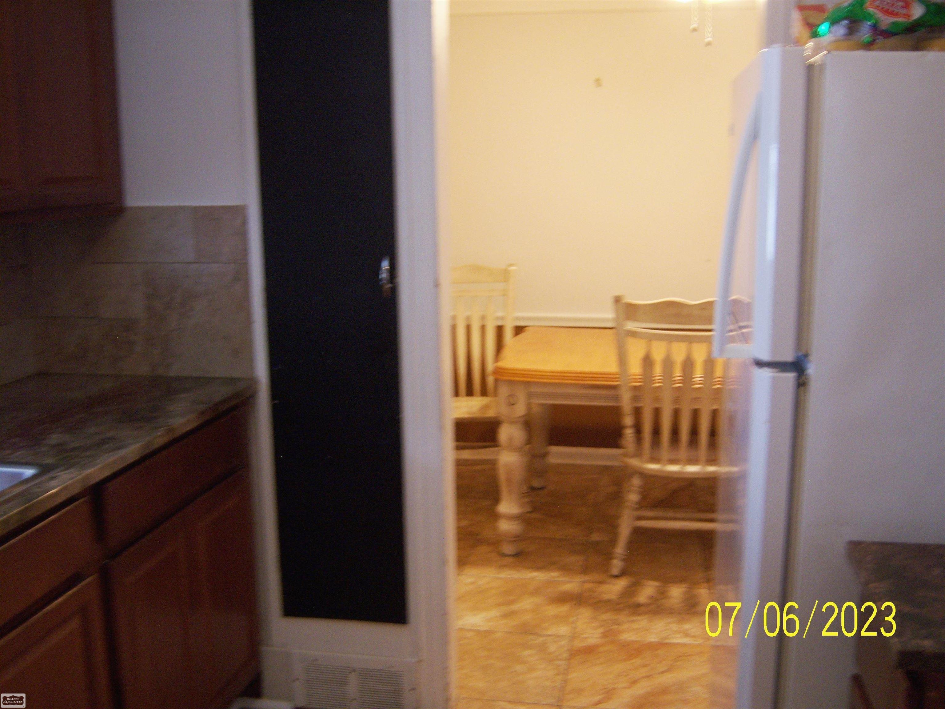 2189 Vernier Road Grosse Pointe, MI 48236 - Photo 9 of 32 50114567-8.JPG