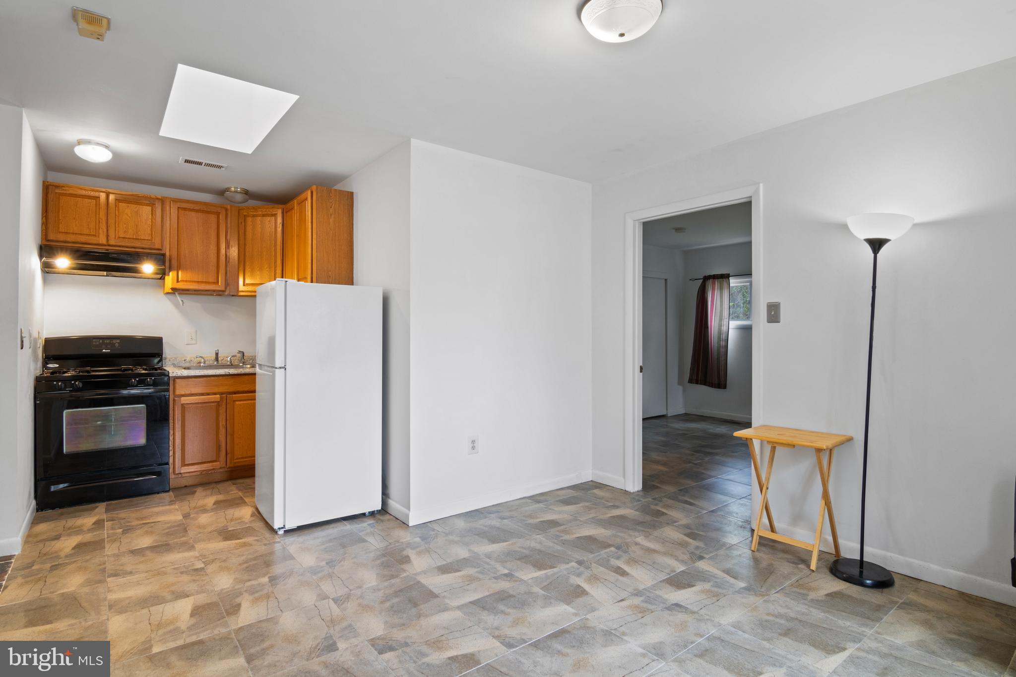 902 Brice Road Rockville, MD 20852 - Photo 30 of 47 Aptmt Living/Kitchen