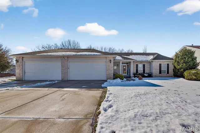 $489,000 | 4562 Briargate Drive, St. Charles, MO 63304