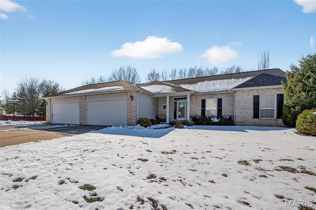 $489,000 | 4562 Briargate Drive, St. Charles, MO 63304