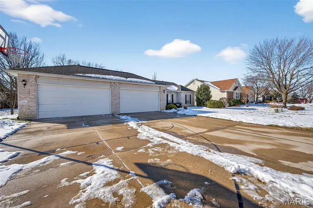 $489,000 | 4562 Briargate Drive, St. Charles, MO 63304