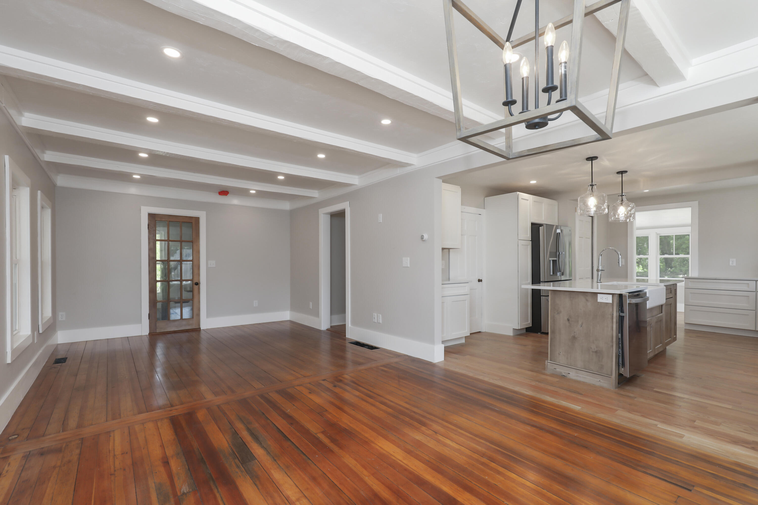 289 Old Main Road North Falmouth, MA 02556 - Photo 11 of 39 007-photo-dining-area-9266218