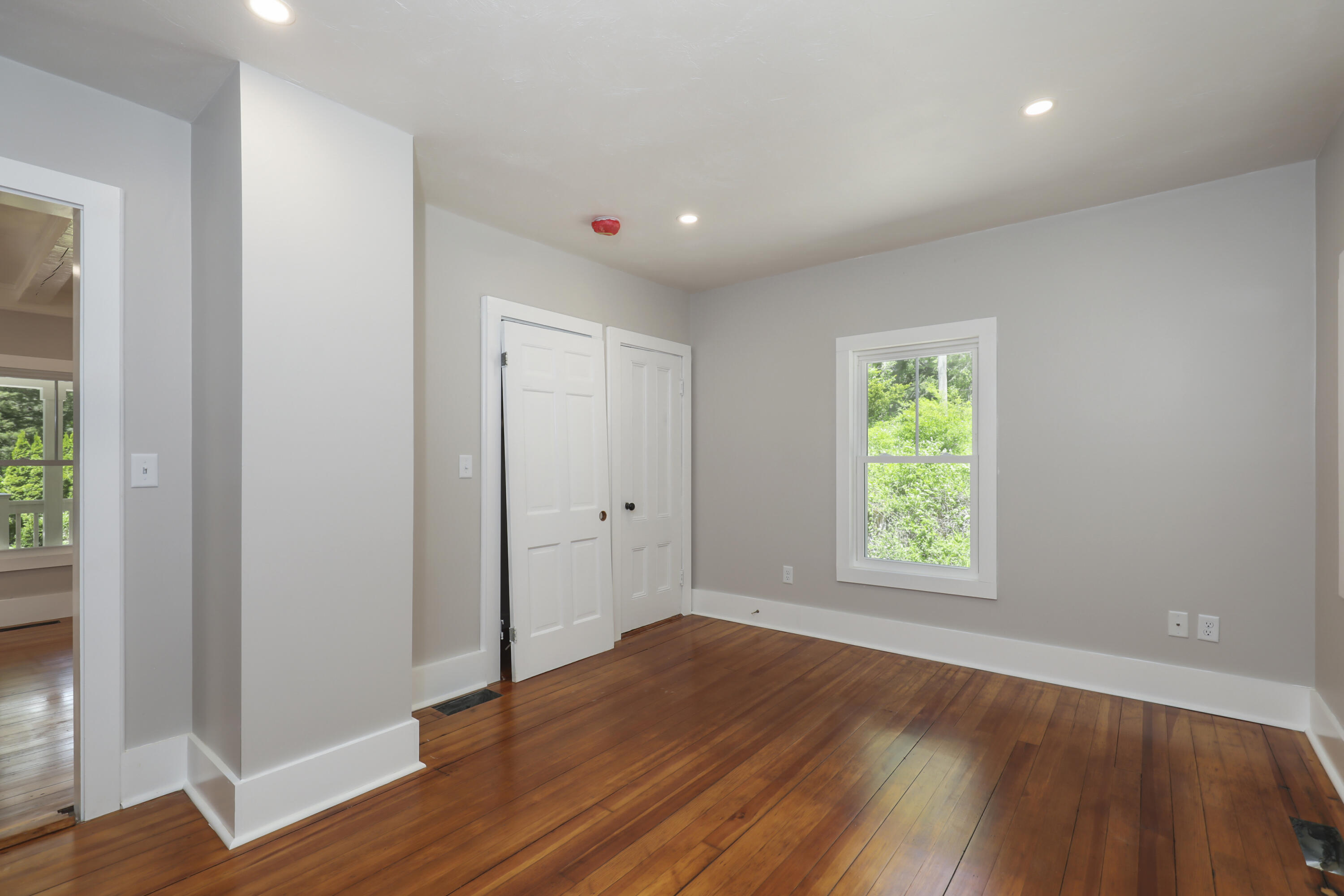 289 Old Main Road North Falmouth, MA 02556 - Photo 15 of 39 011-photo-bedroom-9266214