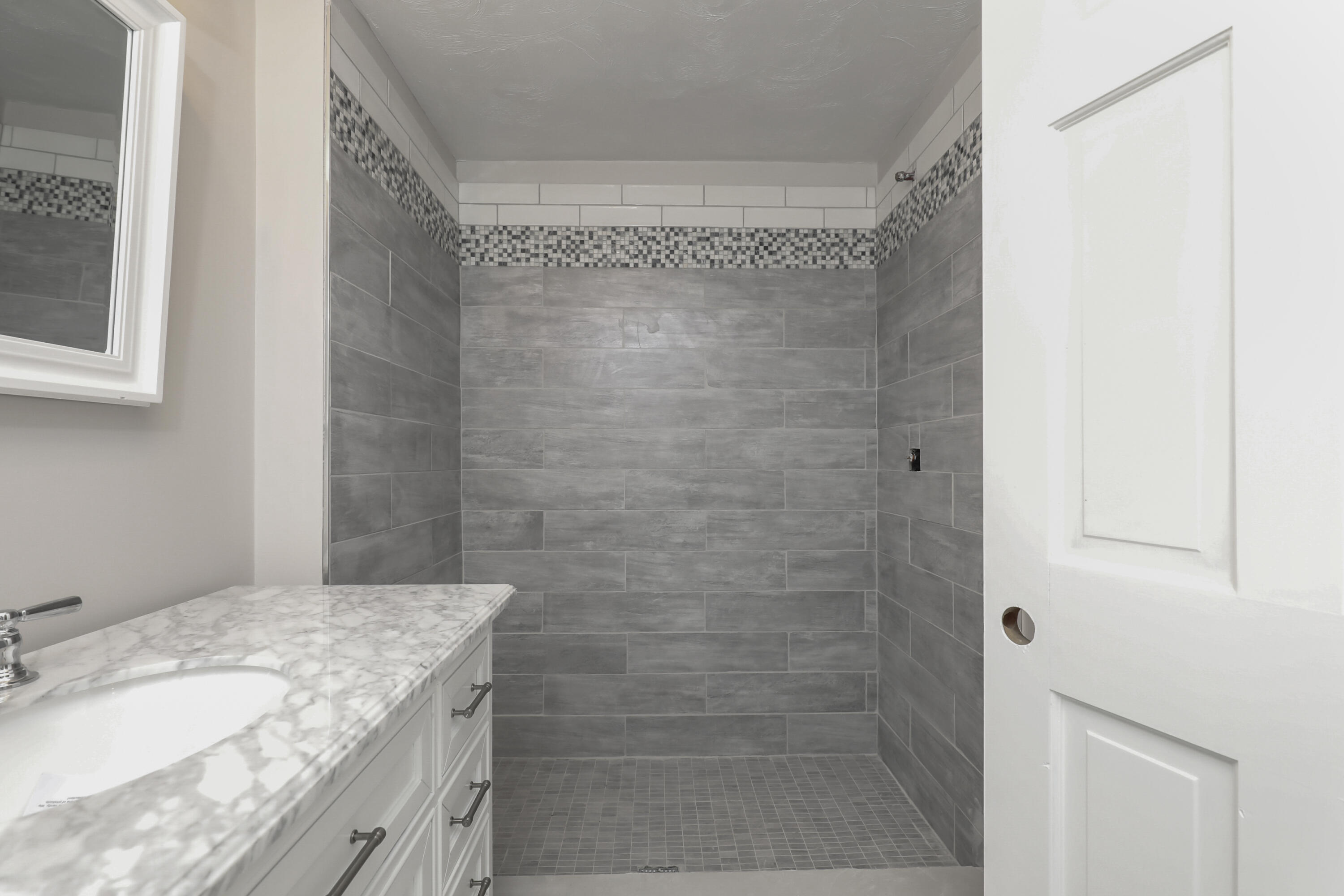 289 Old Main Road North Falmouth, MA 02556 - Photo 18 of 39 016-photo-bathroom-9266213